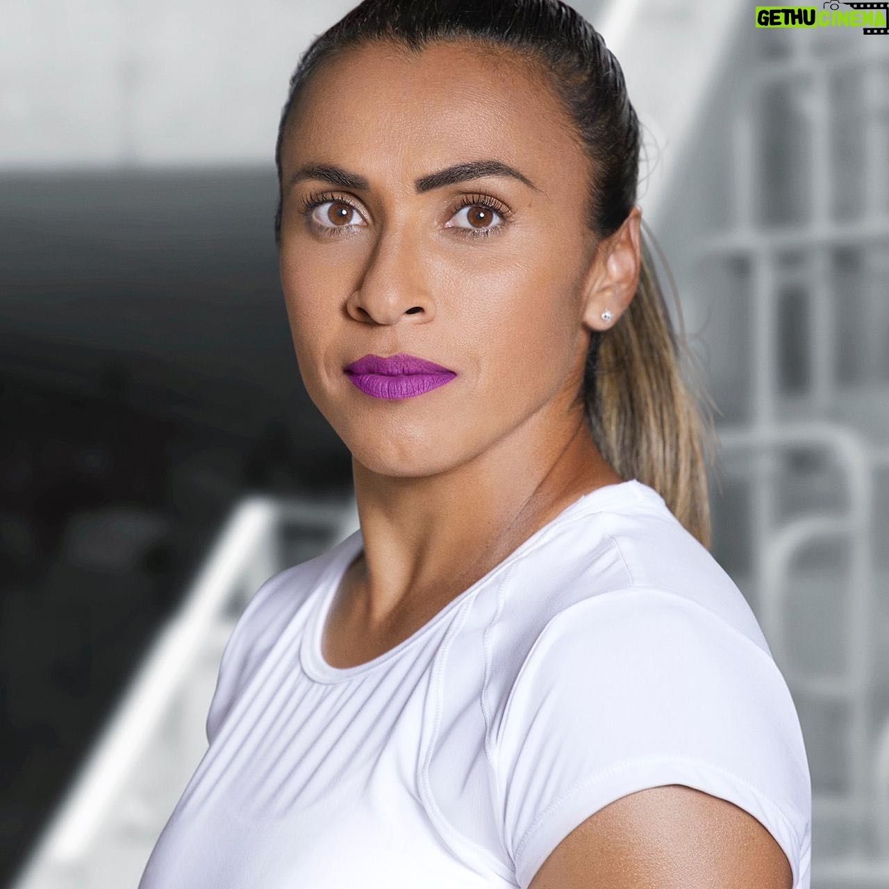 Marta - 83.4K Likes - O suor sai, a resistência fica. O medo sai, a história fica. A luta fica, o legado fica. @avonbrasil #VeioPraFicar