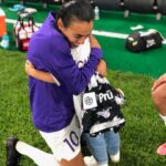 Marta Instagram - I love this photo! I hope that in 2022 we have more love, affection, compassion and care more about each other. Happy 2022 to you all!