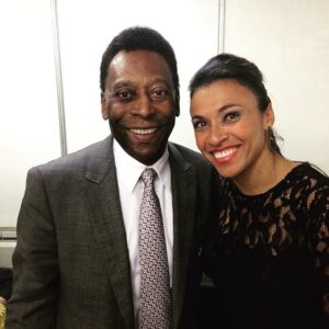 Marta Instagram - Comemorar a vida de quem fez tanto e é a grande referência do esporte mais apaixonante do planeta. É sem dúvida um privilégio para todos nós Brasileiros. Parabéns ao rei 👑 !
@pele
