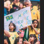 Marta Instagram – “Sinto um orgulho imenso ao imaginar que talvez existam meninas por aí me assistindo e que eu possa inspirá-las a alcançar seus sonhos. Isso significa muito para mim. Vale mais do que qualquer título, medalha ou troféu que ganhei.”

@martavsilva10 quer dedicar essa Copa do Mundo a todas as meninas que amam o futebol. Link na bio.

• 📸: @samrobles