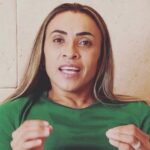 Marta Instagram - oi pessoal ! amanhã irei postar vídeo novo no canal, quero todo mundo lá conferindo ok:). www.youtube.com/marta10 . . Hi everyone! I will post a new video on my channel tomorrow, I want all of you checking it out ok? :) www.youtube.com/marta10
