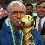 Marta Instagram - ZAGALLO💚💛💚💛…. NOSSO HERÓI se foi… A personificação perfeita das cores verde e amarela na pele..!! MUITO OBRIGADA, por vc HONRAR nosso povo, nosso país, o futebol brasileiro, e principalmente, aos amantes da bola e da nossa Seleção…!! Ou melhor, a SUA SELEÇÃO..!!! SAUDADES..!!!! #ZAGALLOÉDOBRASIL🇧🇷