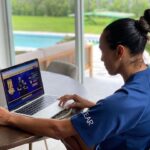 Marta Instagram – É isso mesmo! Tá no ar a promoção* Clear Encontro dos Sonhos que vai LEVAR UM DE VOCÊS NA FAIXA PARA EUROPA para se ENCONTRAR COMIGO, CRISTIANO RONALDO e FRED. É a sua chance em jogo para embarcar nesse encontro!
Para participar é muito fácil, basta:
1. Cadastrar-se no site da promoção (www.promocaoclear.com.br/)
2. Comprar qualquer produto Clear
3. Enviar a foto do cupom fiscal pelo site ou WhatsApp (11) 5199-1863
E pronto. Além da viagem você ainda concorre TODA SEMANA a R$ 10 MIL. Não fica de fora dessa, hein? Corre que a promoção é por tempo limitado!! #CleaMeLeva @clear.haircare
*Promoção para maiores de 18 anos. Consulte regulamento em www.promocaoclear.com.br. Certificados SECAP nº 04.013728/2021 e 01.013819/2021. Período de compras de 15/07/2021 à 15/09/2021. #Publicidade
