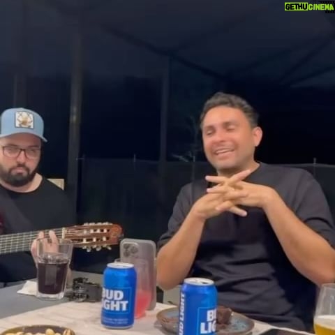 Marta Instagram - Sempre bom estar com pessoas tão especiais como vocês meus amigos , noite maravilhosa de muita cantoria e boas conversas !