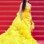 Marta Díaz Instagram - Este vídeo tenía que estar aquí, no supero esta locura de vestido para Cannes @lorenzocaprile @tallercaprile GRACIAS SIEMPRE 😊🫶🏼