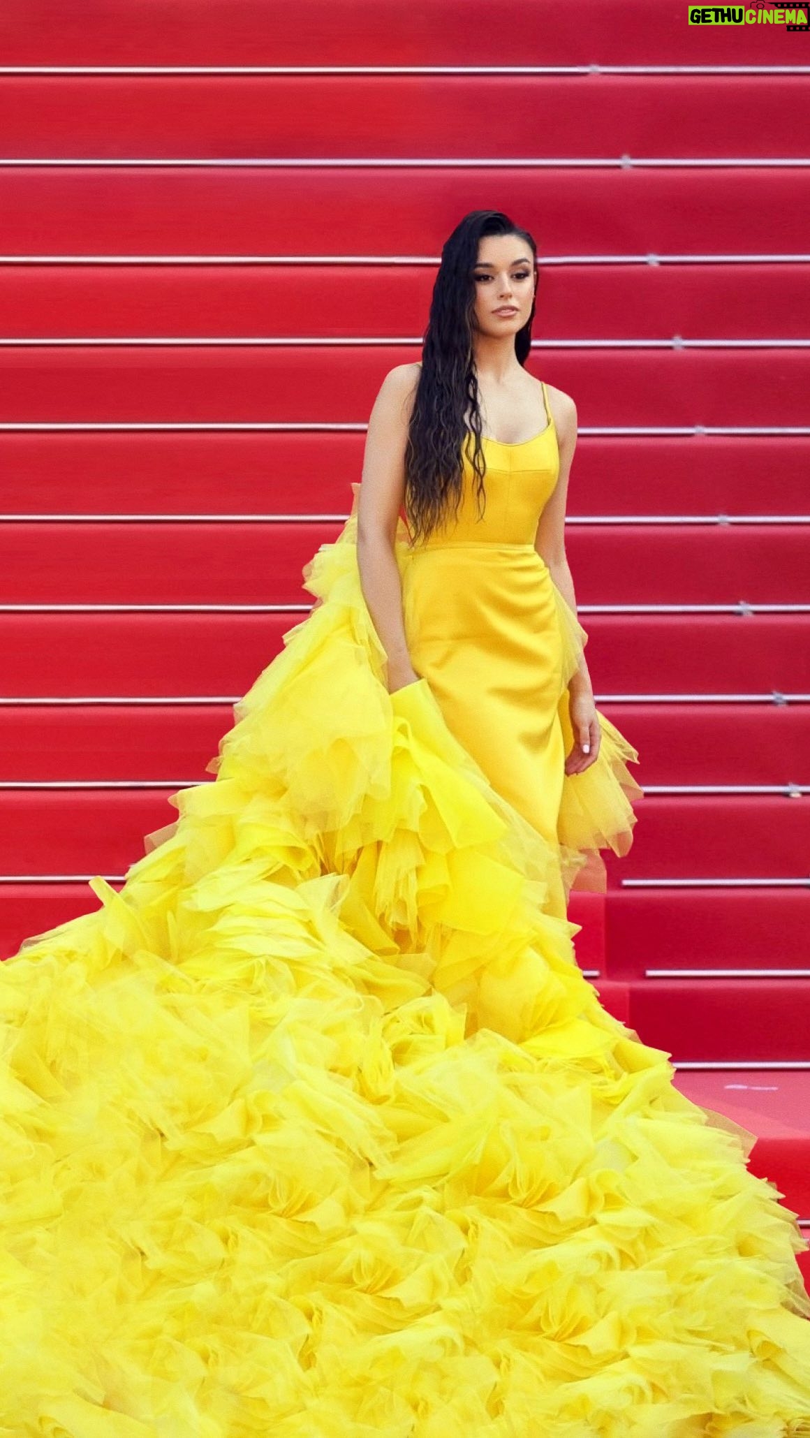 Marta Díaz Instagram - Este vídeo tenía que estar aquí, no supero esta locura de vestido para Cannes @lorenzocaprile @tallercaprile GRACIAS SIEMPRE 😊🫶🏼