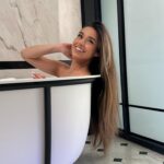 Marta Díaz Instagram - El otro día estuvimos de rodaje con @ogx_beauty_es probando sus productos que me dejaron un pelo 🥹😍 super suave y brillante con la rutina de Aceite de Argan ✨ #OGX #OGXBeauty #GRWM Publi