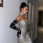 Marta Díaz Instagram - QUÉ HONOR haber podido llevar esta joya de @dolcegabbana x @kimkardashian en el @festivalmalaga Gracias Málaga por tanto amor, quiero volver ya! 🫶🏼✨ @belencasado.ghd x @ghdspain makeuplook @lancomeofficial @beautyexpertlancome @festivalmalaga @dypcomunicacion