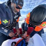 Marta Díaz Instagram – Lo que iba a ser un viaje increíble se ha convertido en una pesadilla, he tenido una caída muy fuerte, y me he roto el ligamento cruzado, muy probablemente necesite operación, no sabéis la impotencia y la tristeza que tengo ahora mismo, es que no la puedo explicar con palabras, estoy realmente mal, mi año ha sido horrible, y psicológicamente muy doloroso, esto ya ha sido la gota que colma el vaso.
Ya sabéis la ilusión y las ganas que tenía de este viaje, de distraerme, de no pensar, de pasármelo bien, pero ha sido todo lo contrario me voy de urgencia a España, con mucho dolor, y angustia, os iré informando, pero creo que ahora mismo necesito un poco de descanso de redes, os quiero mucho. Volveré prontito, lo antes que pueda ❤️