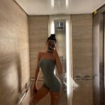 Marta Díaz Instagram – 10 momentos bonitos de Menorca 
1. Sonriendo un poquito 😃
2. Me siento un poco tenista con ese outfit 😂
3. La bañera con espuma 🫧
4.  @alphasniper haciendo el canelo y luego estoy yo con el postureo 😎
5. Mi hermana y sus fotitos 😴 eso si que maravilla de siesta
6. Selfie en la playa ☀️
7. Las vistas comiendo>>> 🥹
8. El último atardecer en Menorca, 😪 le pedí muchas cosas al mar, a ver si me hace un poquito de caso 😶
9. Última con el outfit lindo
10. En el ascensor, no puede faltar 🥶