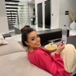 Marta Díaz Instagram - 10 fotos bonitas (o no tanto) 1. La foto de primera para intentar que el feed quede mono 2. De seria 3. Del evento del otro día 4. Antes de meterme en la ducha 5. El gorrito con la inicial 😂 6. En ese momento era muy feliz 7. El look del rodaje del otro día, sale en nada 🤫 8. Os acordáis de Londres? 🥹 yo también 💔 9. Selfie sin más del otro día 10. Todo pasará y estarás bien Marta, la frase que más me he repetido estas últimas semanas
