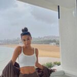 Marta Díaz Instagram - 10 fotos de estos días en Santander 1. Con un viento que casi nos lleva 2. Aquí paró 🙃 3. La tormenta más bonita del verano en la playa más bonita 4. Las siestas>>> 5. Este plan me hace muy feliz 6. No sé cuántas fotos me habré hecho aquí a lo largo de mi vida 7. La que nos cayó 8. El faro. Y el viento. 9. Las fotos sin posar son las mejores 10. Este viaje está siendo muy especial