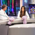 Marta Díaz Instagram - Que experiencia tan bonita🥹jamás se me olvidará el día de ayer 🙏🏽gracias de nuevo al @elhormiguero por invitarme y a @pablomotos por ser el más crack 😂🫶🏼✨🤩 La última foto 😂 microfonándome muerta de miedo, de nervios, y con mucho pipí 🙃