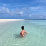 Marta Díaz Instagram – Que bonito está siendo Maldivas a tú lado @sergioregui 🏝🦀

@transitours_ 
@sunsiyamirufushi