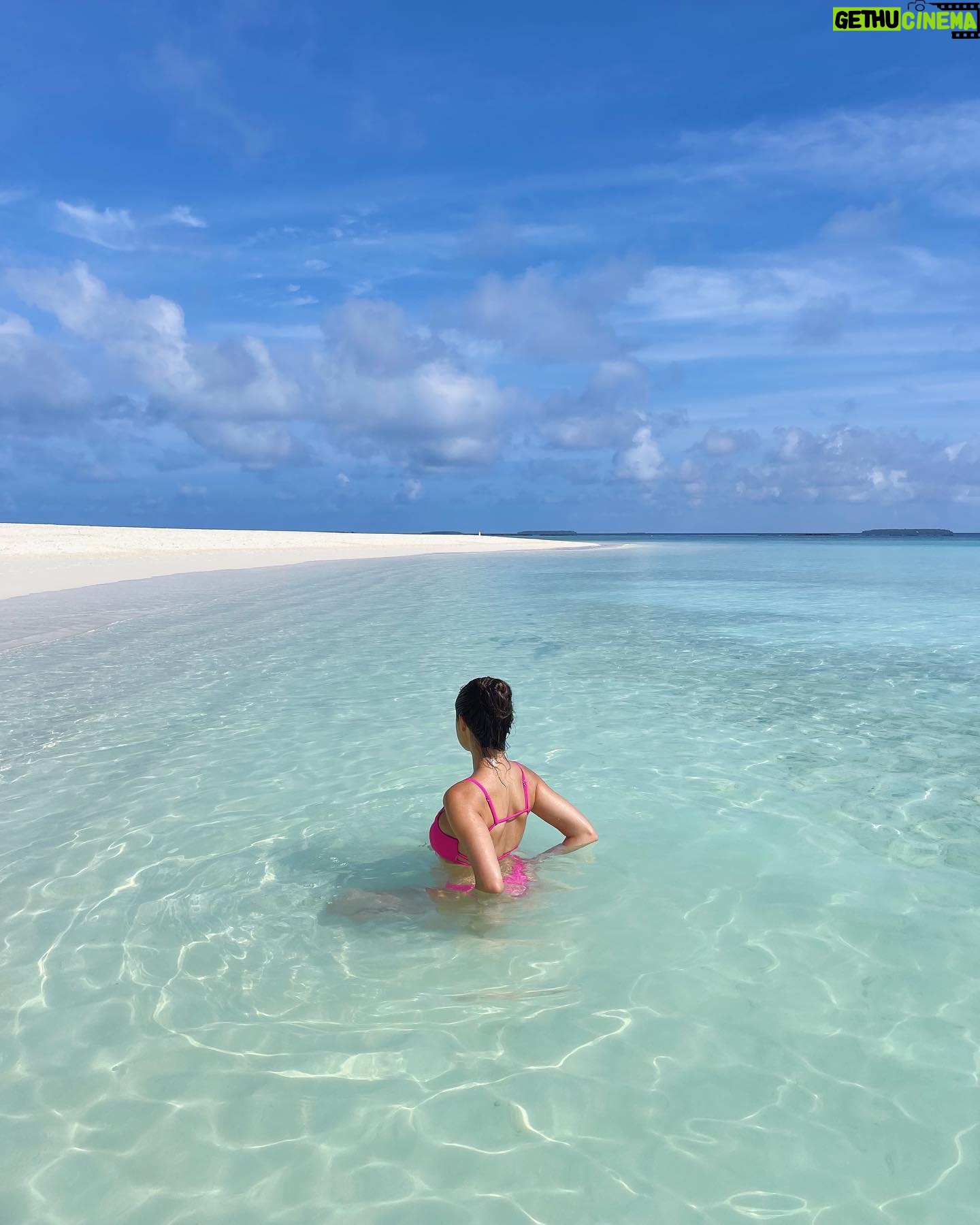 Marta Díaz - 523.8K Likes - Que bonito está siendo Maldivas a tú lado @sergioregui 🏝🦀
@transitours_
@sunsiyamirufushi