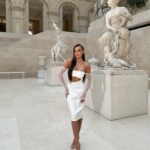 Marta Díaz Instagram - ✨ MUSEO DEL LOUVRE ✨ sigo asimilando lo que pasó ayer, estuvimos grabando a puerta cerrada en el museo, para la campaña de la nueva colección de Lancome x The Louvre 🥹 Gracias @lancomeofficial por confiar en mi un año más, como embajadora de la marca, orgullosa de ser parte de esta gran familia 🫶🏼