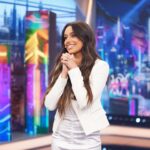 Marta Díaz Instagram - Que experiencia tan bonita🥹jamás se me olvidará el día de ayer 🙏🏽gracias de nuevo al @elhormiguero por invitarme y a @pablomotos por ser el más crack 😂🫶🏼✨🤩 La última foto 😂 microfonándome muerta de miedo, de nervios, y con mucho pipí 🙃