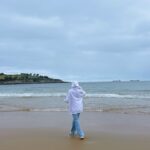 Marta Díaz Instagram - 10 fotos de estos días en Santander 1. Con un viento que casi nos lleva 2. Aquí paró 🙃 3. La tormenta más bonita del verano en la playa más bonita 4. Las siestas>>> 5. Este plan me hace muy feliz 6. No sé cuántas fotos me habré hecho aquí a lo largo de mi vida 7. La que nos cayó 8. El faro. Y el viento. 9. Las fotos sin posar son las mejores 10. Este viaje está siendo muy especial