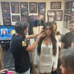 Marta Díaz Instagram - Que experiencia tan bonita🥹jamás se me olvidará el día de ayer 🙏🏽gracias de nuevo al @elhormiguero por invitarme y a @pablomotos por ser el más crack 😂🫶🏼✨🤩 La última foto 😂 microfonándome muerta de miedo, de nervios, y con mucho pipí 🙃