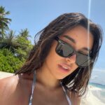 Marta Díaz Instagram – Que bonito está siendo Maldivas a tú lado @sergioregui 🏝🦀

@transitours_ 
@sunsiyamirufushi