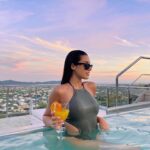 Marta Díaz Instagram – JUNIO✨🦄🌈
1. Ese atardecer de Ibiza fue muy bonito💛
2. El día de barco (mi día favorito) 
3. Gofre, nuestro bebé del viaje 
4. Vuelta a casa 🤤🍔🍟
5. Esperando a @alphasniper_yt 
6. El barco por dentro 🫣😩
7. Yo creyéndome Toretto pero en moto de agua 
8. Este outfit>>>> para el evento de @lamborghinimadrid 
9. Me gusta como se me ve el pelo, dentro de poco hay cambio de look 🙃🤫🙃
10. Un día de grabación ya veréis todo (cansada de deciros esto todo el rato, pero vais a flipar) ❤️