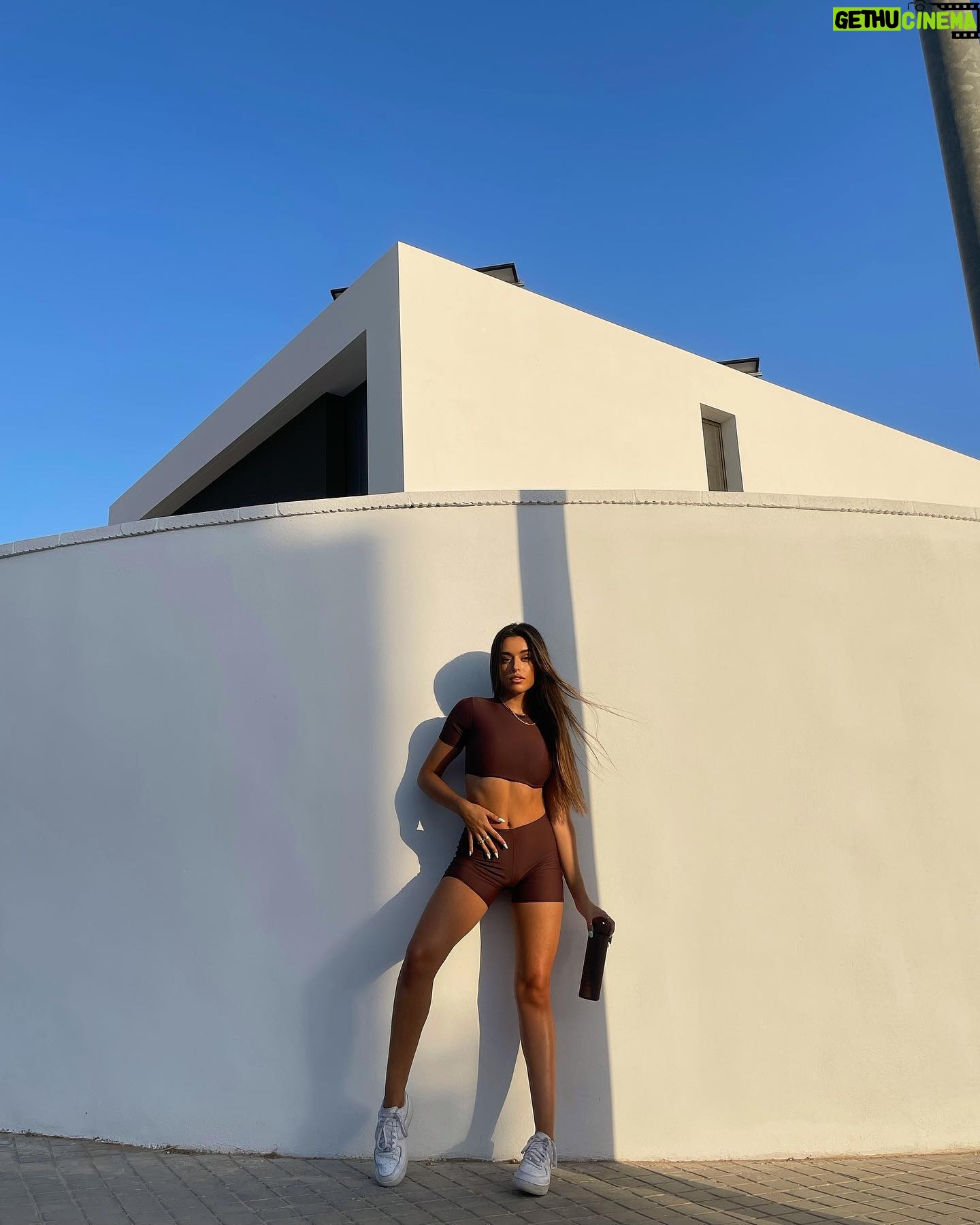 Marta Díaz - 616.7K Likes - Las puestas de sol en agosto… 🧡👀