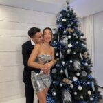 Marta Díaz Instagram - Empezar contigo el año, no tiene precio, nuestras caras lo dicen todo, después de 3 años tomándonos las uvas (yo aceitunas) por FaceTime, pasar nuestras primeras navidades juntos en Madrid ha sido maravilloso. Feliz 2023 a todos os queremos ❤️
