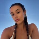 Marta Díaz Instagram – 10 fotos de estos días 
1. Me levanté con el pelo rizado de las trenzas salí al balcón, y le dije a mi hermana que me hiciese unas fotelas 😂🙏🏽
2. Así quedaron, con cara de dormida, pero guays 😴
3. Ese día estaba muy feliz 😃
4. Y ese también, Formentera, poco más que añadir 😇
5. Las trenzas de las que os hablaba🫠
6. Hermanoooo @alphasniper_yt 🫶🏼
7. La piscina del hotel 🥹
8. Ella repartidora a domicilio 🫣
9. No sé cuantas veces lo habré dicho pero quiero volver a Menorca 😪
10. Último día, maletas y vuelta a casa, y en unos días nos volvemos a irrrr 🥶