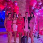 Marta Díaz Instagram – MI SEMANA EN 10 FOTOS: 
1. Planes con ellos (haciendo match con el outfit) 
2. Pink Party 
3. Llegar a casa después de un mal día y ver el detallito que me preparó Sergio 
4. El partido de ayer
5. Encontrarme con dos chicos súper majos, les pedí una foto 
6. El salón de la planta de abajo 😍 donde hacemos los campeonatos del uno 
7. Lo cuqui que está cuando duerme 😂
8. Los más guapos de la fiesta Ali, Álvaro y Sergio 
9. Con mis chicas 
10. Domingos