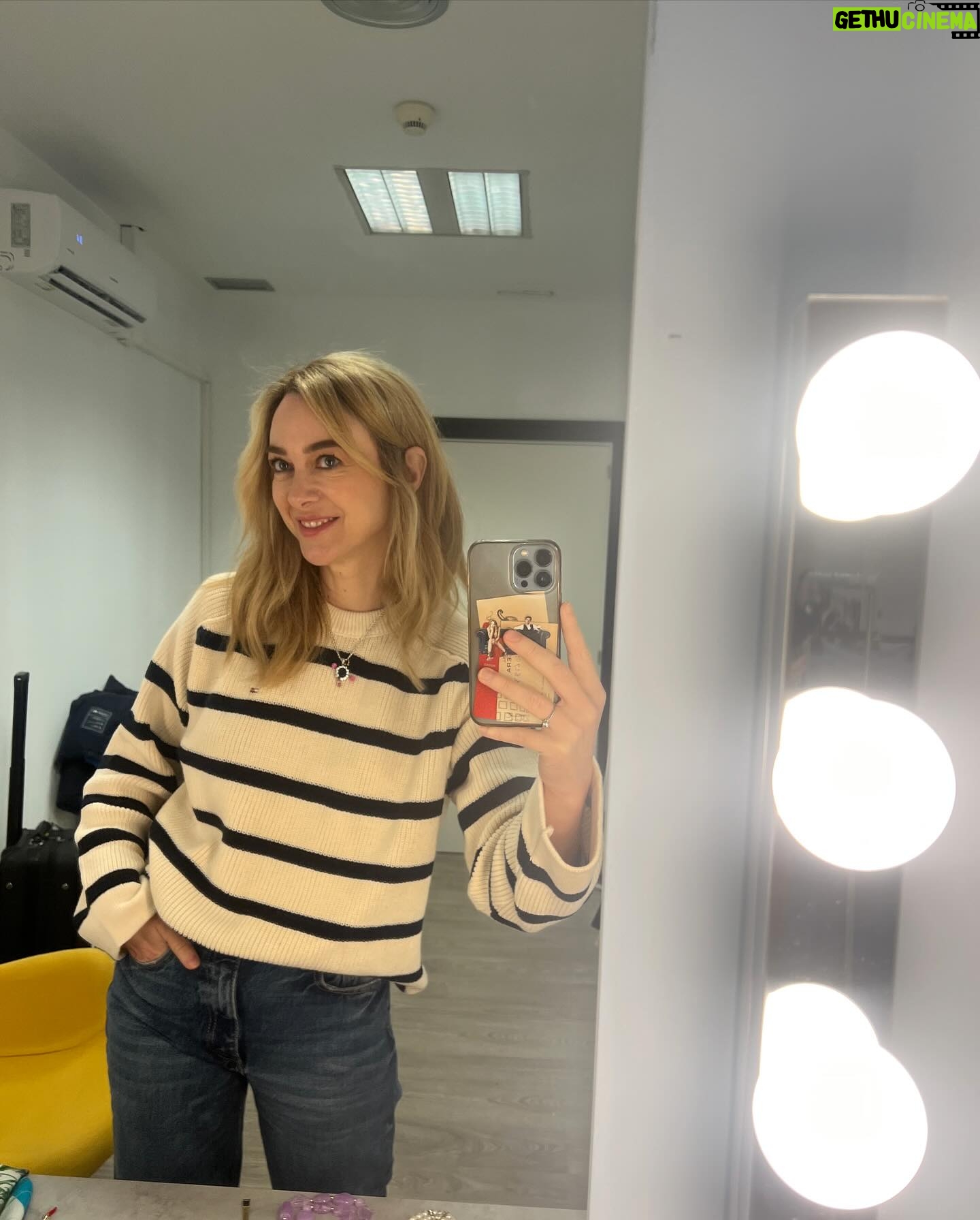Marta Hazas Instagram - La luz de un día con arco iris #sinfiltros y empezando nuevo proyecto 🌈🎥 Ya os contaré . #marzo2024