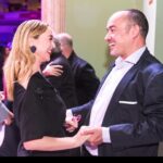Marta Hazas Instagram - Ayer celebramos los 25 años de @diagonaltelevisio La productora que me dio la oportunidad de ser BANDOLERA durante 2 años y más de 500 capítulos La foto 3 y 4 son el fiel reflejo de trabajar con ellos. Son buen rollo, risas, casa, mi primer protagonista y con ganas de volver a coincidir por los caminos, a la carrera🎶🎶🎶 Sara Reeves siempre será de mis personajes favoritos. Hicimos una pedazo serie diaria que bien vale un prime time la podéis ver en @atresplayer . look @the2ndskinco #makeup @robertosiguero para @lancomeofficial @beautyexpertlancome #25añoscontandohistorias @jaume_banacolocha #joannoguera