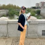 Marta Hazas Instagram - Son buenas temporadas cuando te gustan los domingos #Losdomingosfelices #primaveraenMadrid . Os etiqueto look, por lo difícil que es vestirse en esta época del año, comer fuera y no pasar ni frío ni calor @forte_forte @pomandere @ehmoda @loewe @hidn_ander