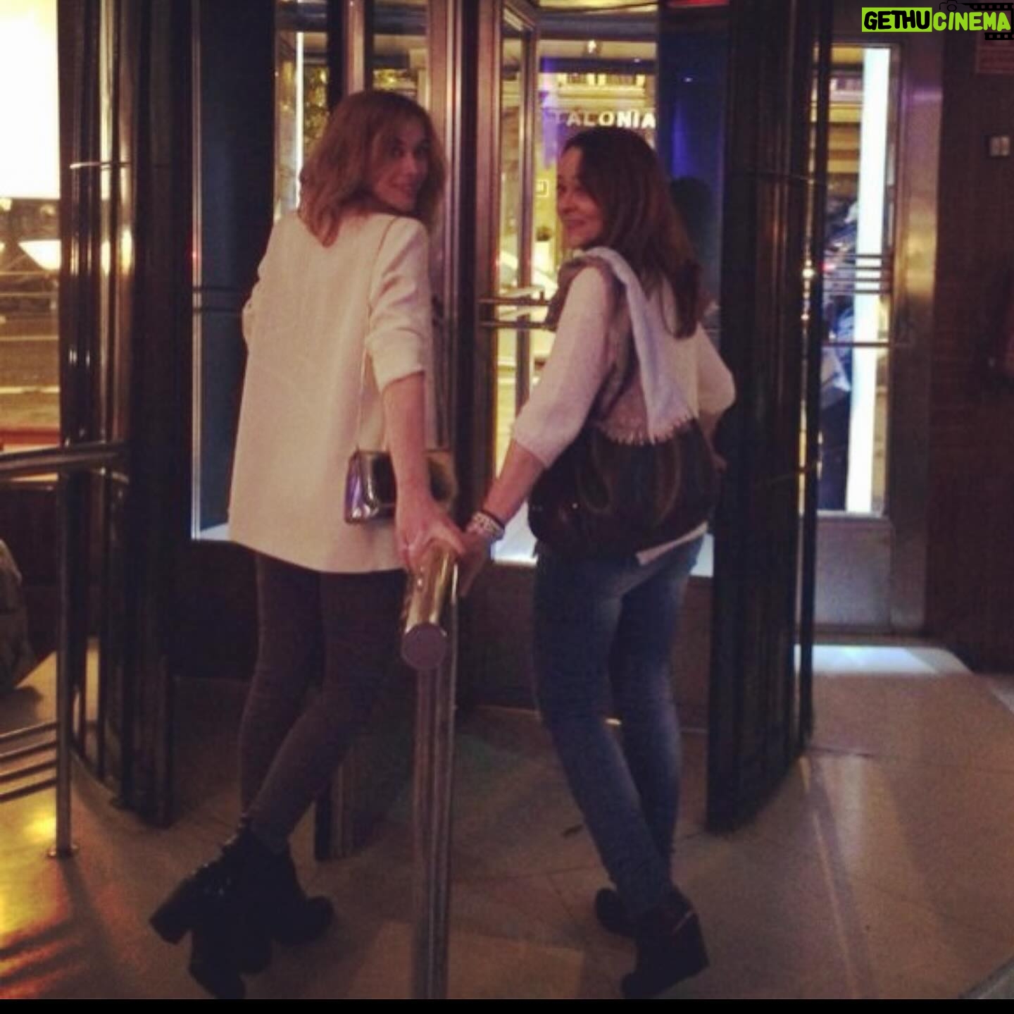 Marta Hazas Instagram - Felicidades mami ❤️ Mucho mundo por recorrer juntas 🌎👯♀️ . Te quiero @marietacuesta (en verano mi madre era Diana Ross)