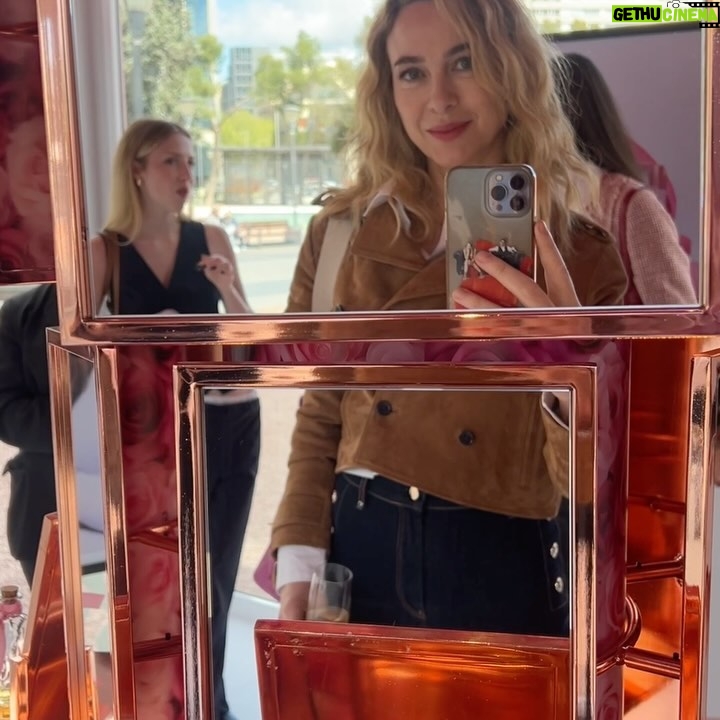 Marta Hazas Instagram - Una mañana gloriosa así, a media semana con amigas. Más de estas por favor 💕🥂 . Gracias @melturlay por invitarnos a #lamaisonlancome un miércoles cualquiera en medio de la ciudad @lancomeofficial @beautyexpertlancome @robertosiguero Tengo las mejores amigas del mundo y tres de ellas se llaman Verónica #obsesionporlasvero @veropjimenez @veronikamoral @veroamil @denisse_pmolina @caarmengonzaalez @veigajavier @agenciaegv #skincare #makeup