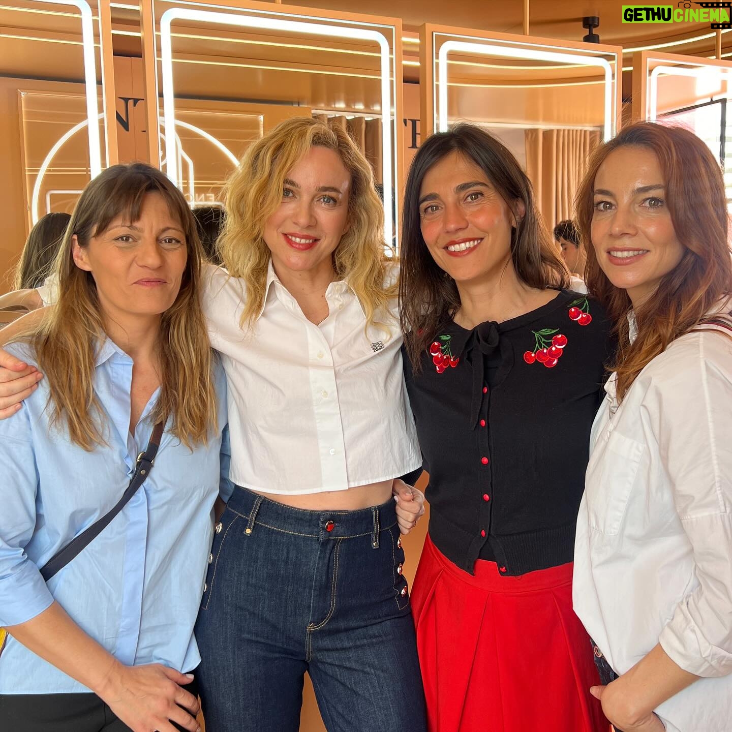 Marta Hazas Instagram - Una mañana gloriosa así, a media semana con amigas. Más de estas por favor 💕🥂 . Gracias @melturlay por invitarnos a #lamaisonlancome un miércoles cualquiera en medio de la ciudad @lancomeofficial @beautyexpertlancome @robertosiguero Tengo las mejores amigas del mundo y tres de ellas se llaman Verónica #obsesionporlasvero @veropjimenez @veronikamoral @veroamil @denisse_pmolina @caarmengonzaalez @veigajavier @agenciaegv #skincare #makeup