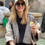 Marta Hazas Instagram – Ha vuelto el frío pero el calorSito sigue por dentro
.
#Madrid-bcn
👯♀️ @nazacolomina