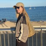 Marta Hazas Instagram – Ha vuelto el frío pero el calorSito sigue por dentro
.
#Madrid-bcn
👯♀️ @nazacolomina