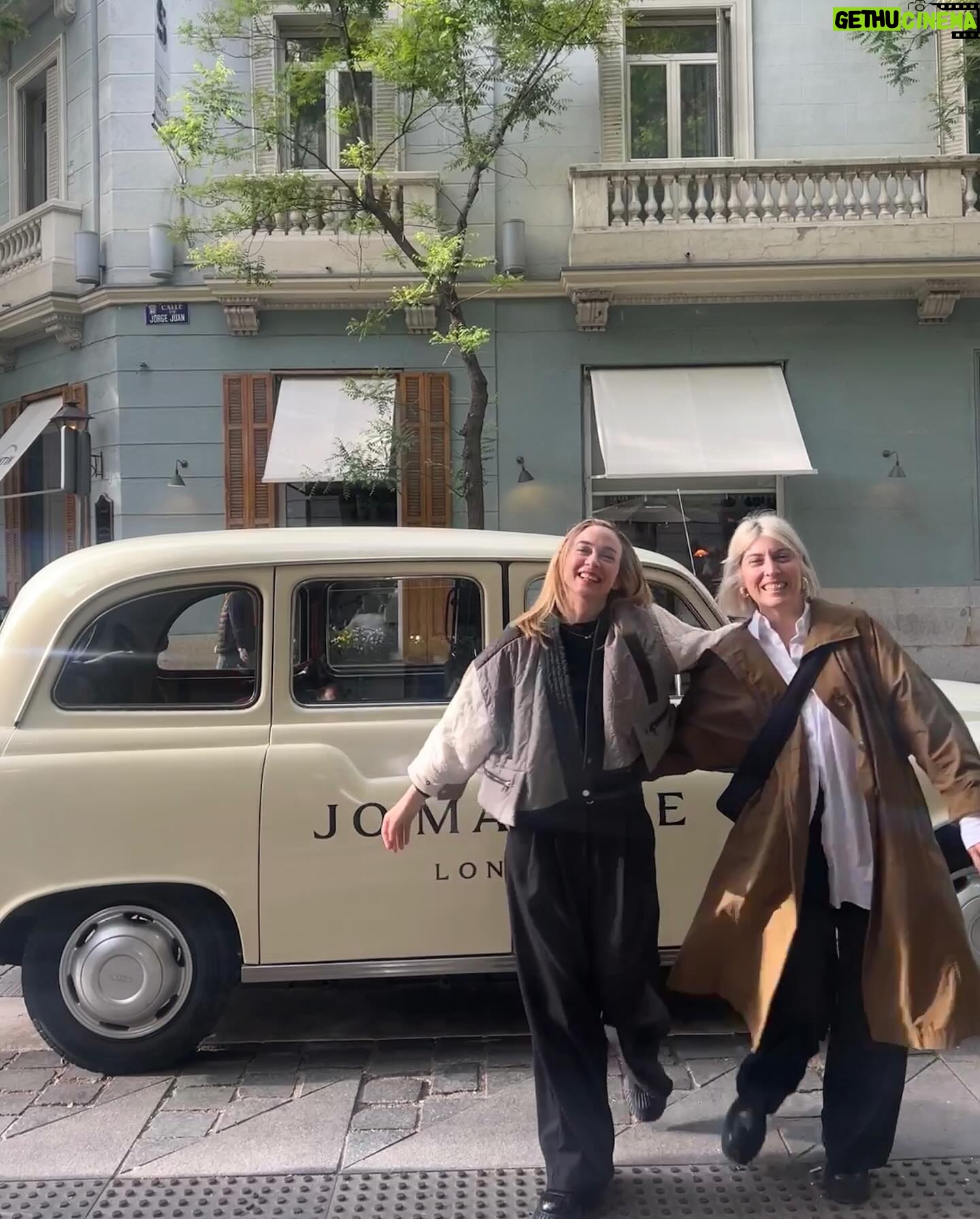 Marta Hazas Instagram - Ha vuelto el frío pero el calorSito sigue por dentro . #Madrid-bcn 👯♀️ @nazacolomina