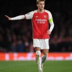 Martin Ødegaard Instagram - Halftime👊🏼 We keep pushing all together. Thanks for the amazing support ❤️