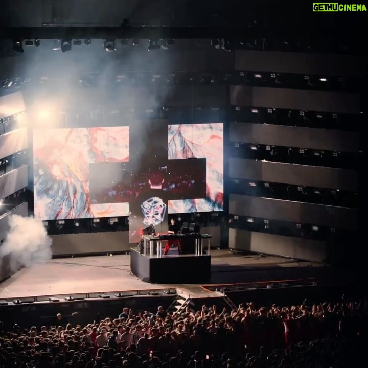 Martin Garrix Instagram - @landstreffet last night was CRAAAZYYY!!! thank you for the energy ❤️
