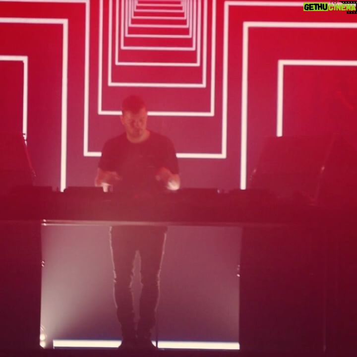 Martin Garrix Instagram - Night 2 in New York... so much joy and energy in the air thank you thank you thank you!! miss you guys already and can’t wait to come back ❤️❤️