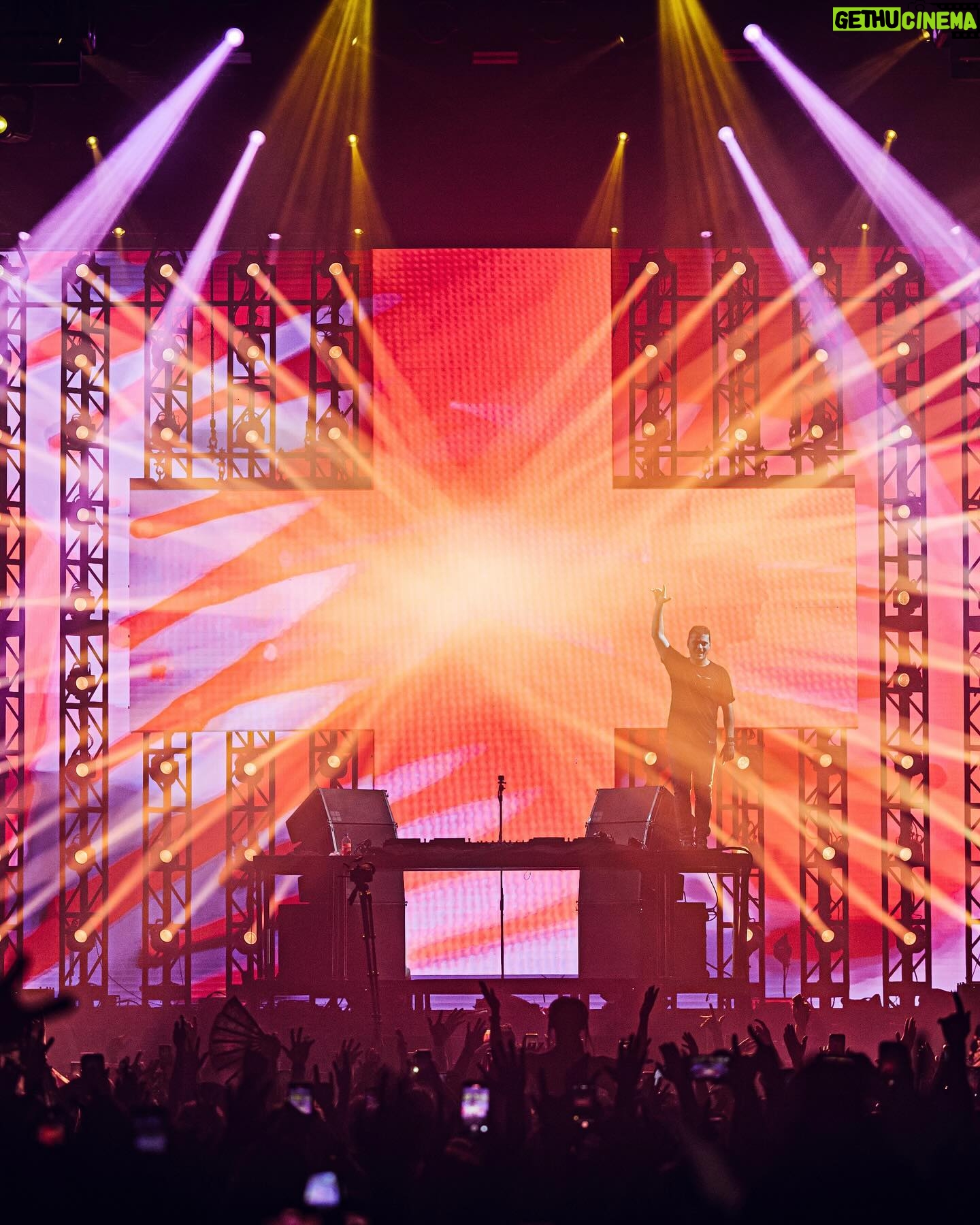 Martin Garrix Instagram - Night 2 in New York... so much joy and energy in the air thank you thank you thank you!! miss you guys already and can’t wait to come back ❤️❤️