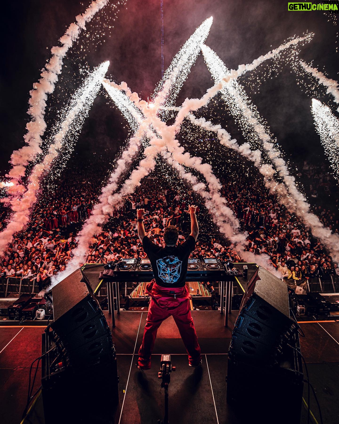 Martin Garrix Instagram - @landstreffet last night was CRAAAZYYY!!! thank you for the energy ❤️