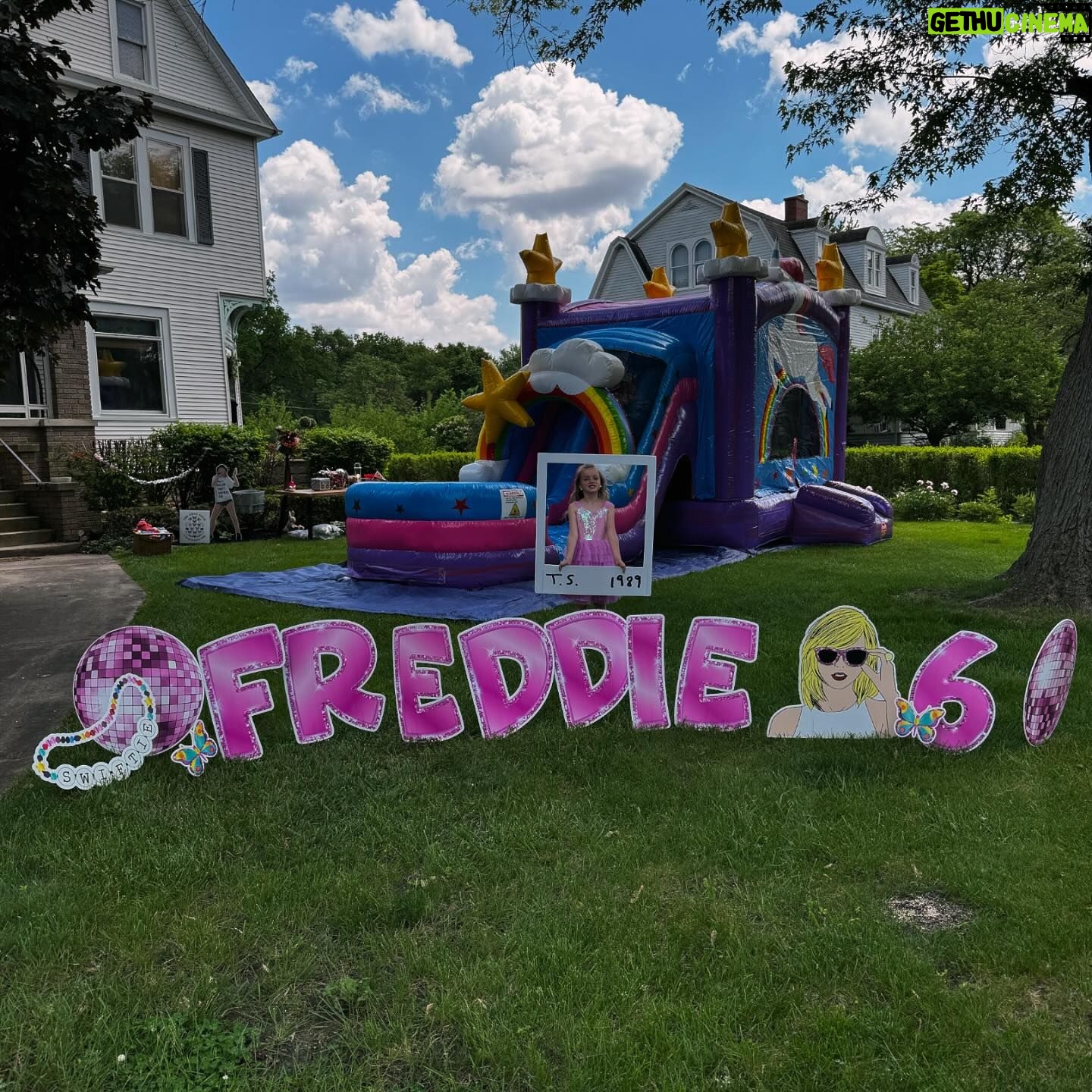 Mary Louis Kanellis-Bennett Instagram - Roll call… what an insane week!!! And it’s only Wednesday!!! Freddie’s birthday party, baseball, it’s the last week of school, Heels Call, Signing, dress rehearsal, and some other things… wow!!!