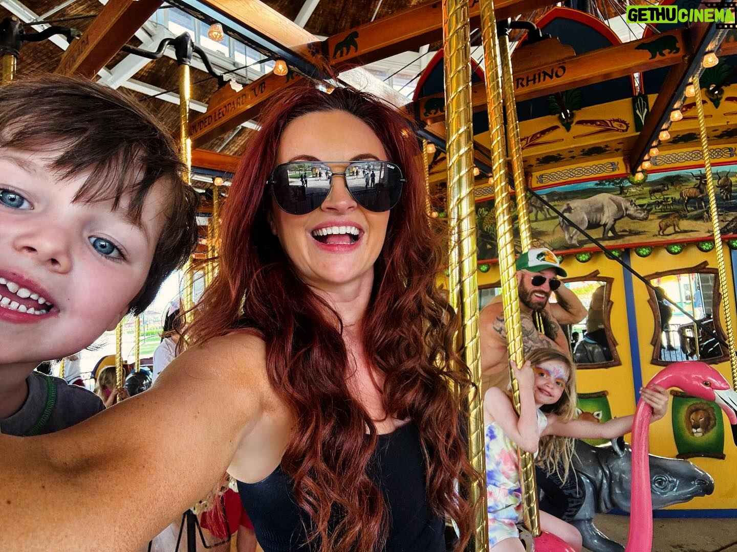 Mary Louis Kanellis-Bennett Instagram - Busy…