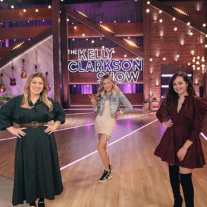 Mary Mouser Instagram - so this my favorite ‘green’ room ever - lots of pink, not much green, and the vibes were EXQUISITE! 

if you guys haven’t see them already, check out the clips from this super awesome experience on YT! (I was fan-girling the entire time) thanks so much @kellyclarksonshow for having me - will forever adore and happy-scream about this day.

(ps. not me JUST NOW remembering I never showed you guys these pics from the KCS green room before the show 🙃)

pps. @laurdiy - I didn’t get to keep these jeans so I’d love to get another tutorial from you on making them some day... now just to figure out how to pull the look off 😂

ppps. in case you were wondering: no, I didn’t actually steal the golden 🍌, but I did look up where to get my own. I’m banana-obsessed, iykyk.