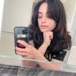 Mary Mouser Instagram - clearly I was: 1) feelin myself with the new haircut. and 2) not able to take myself seriously enough for dramatic pics. as always 🙄