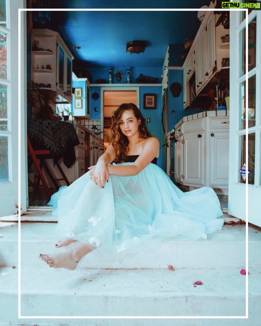 Mary Mouser Instagram - ~*aesthetically*~ these looks each give me a different vibe: (1.) Samantha, she’s somewhere in the middle of the teams - trying to figure out where her heart belongs (2.) Cobra Kai (3.) Miyagi-Do. which one is your ~*aesthetic*~? {from @saturnemagazine last year}