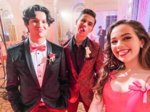 Mary Mouser Instagram - prom szn makin me miss my CK fam extra 💖🖤

(ps. Sam never has pockets so I have to ask my friends to hold my phone… clearly I need a new system bc I never learn the lesson of keeping them out of my camera roll 🙄)