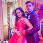 Mary Mouser Instagram - prom szn makin me miss my CK fam extra 💖🖤 (ps. Sam never has pockets so I have to ask my friends to hold my phone… clearly I need a new system bc I never learn the lesson of keeping them out of my camera roll 🙄)